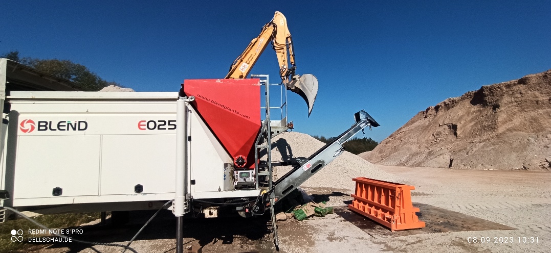 BLEND E25 macht ebenfalls Betonblocksteine aus Recyclingmaterial BLEND E25 macht ebenfalls Betonblocksteine aus Recyclingmaterial