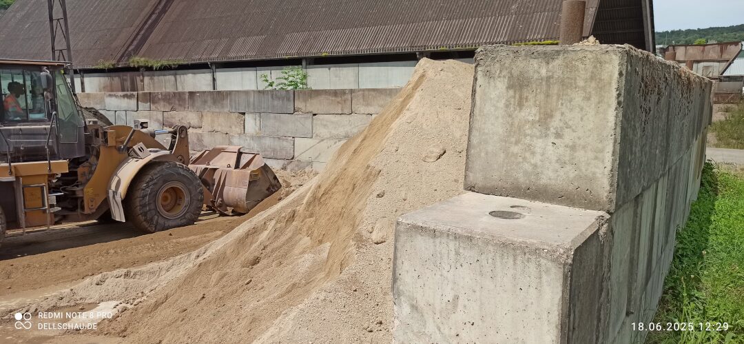 Multibloc nach 25 Jahren Einsatz Radlader verlädt MULTIBLOC-Steine