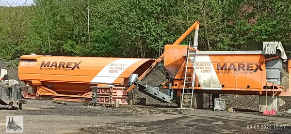 BLEND E50 mit Silo 26 zur Produktion von Beton auf einem Mischplatz. 