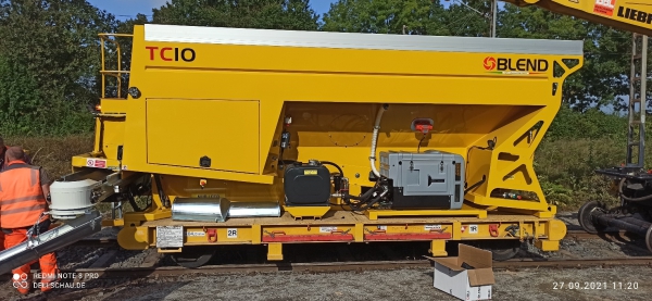 BLEND TC10 Seitenansicht. PowerPack, Hydrauliktank, Rutsche, Förderbandkopf