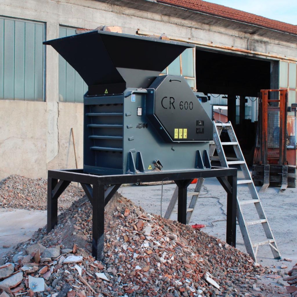 CR600 kompakter Minibrecher für Bauschutt Beton und alles andere