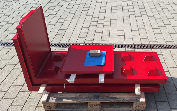 Rote Gießform für Betonblocksteine